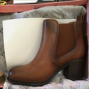 Brown booties with chunky heel